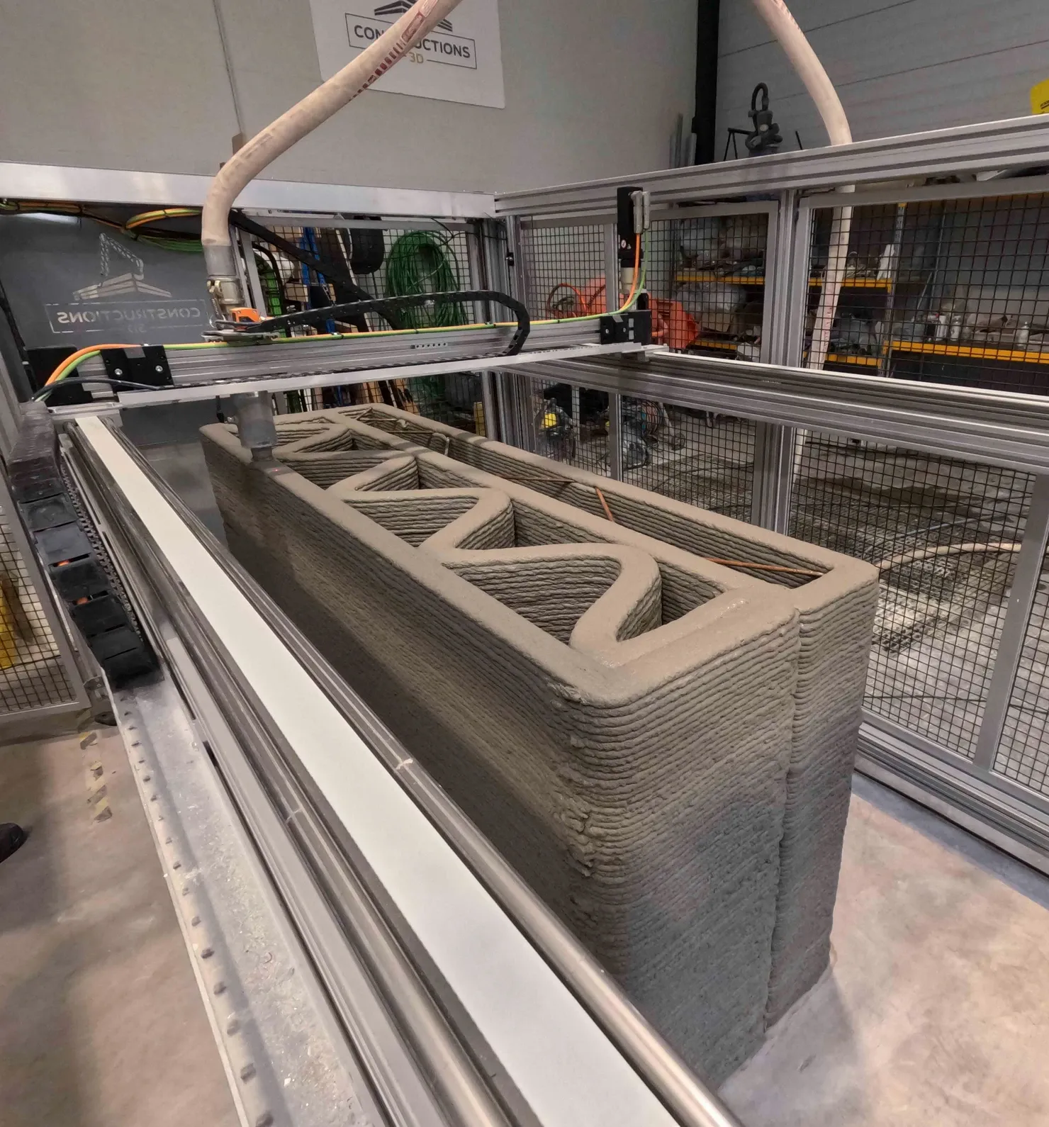 Use Case: 3D concrete printing of ballistic walls, anti-intrusion barriers, and shelters for the Armed Forces